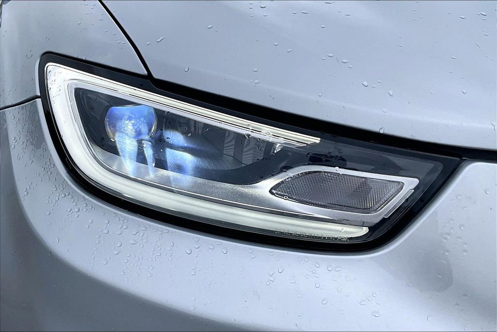 Used 2024 Chrysler Pacifica Touring-L image 32