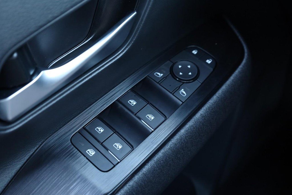 New 2026 Nissan Kicks SV image 18