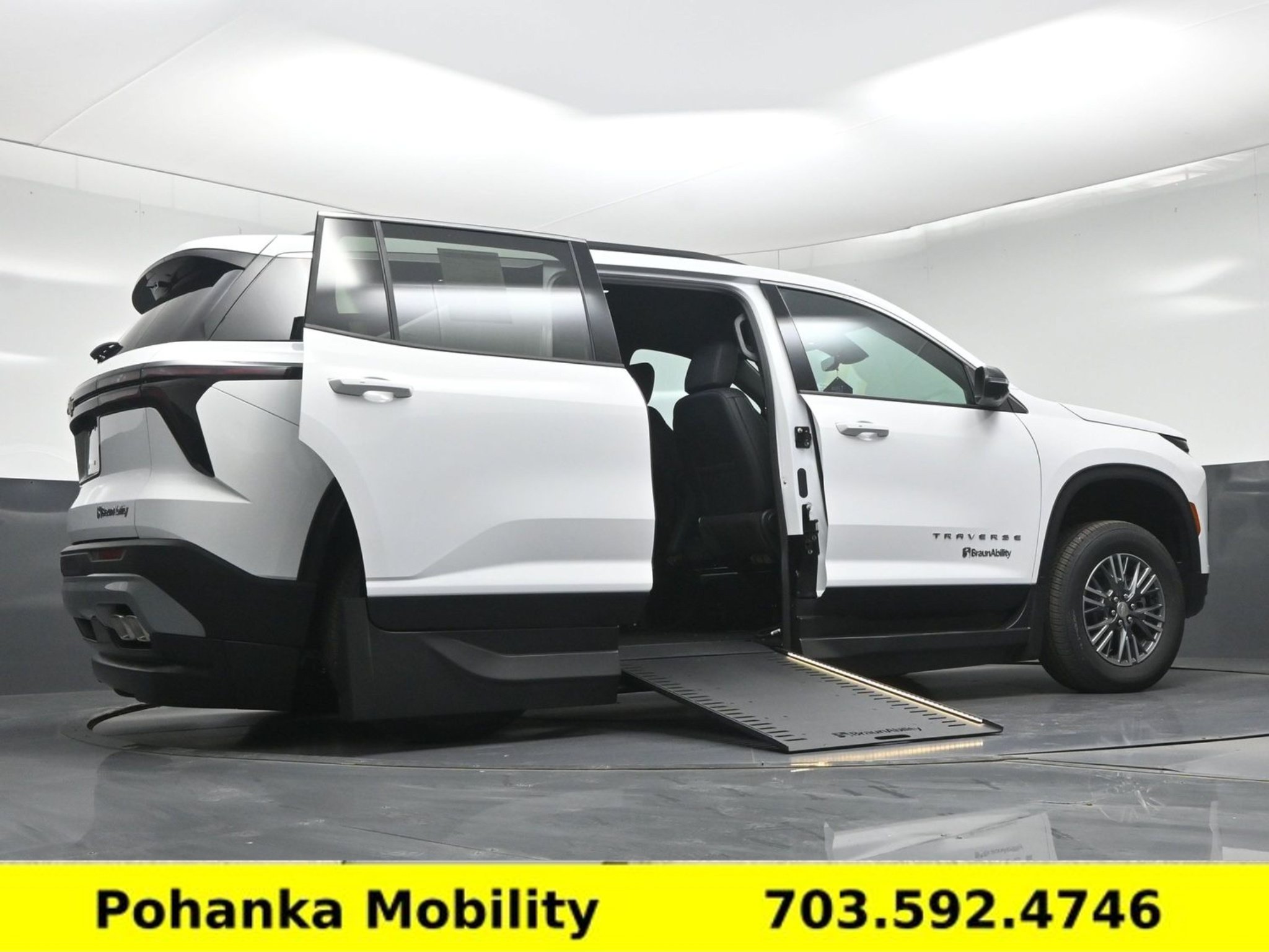 Used 2026 Chevrolet Traverse LT w/ Driver Confidence Package FWD image 21