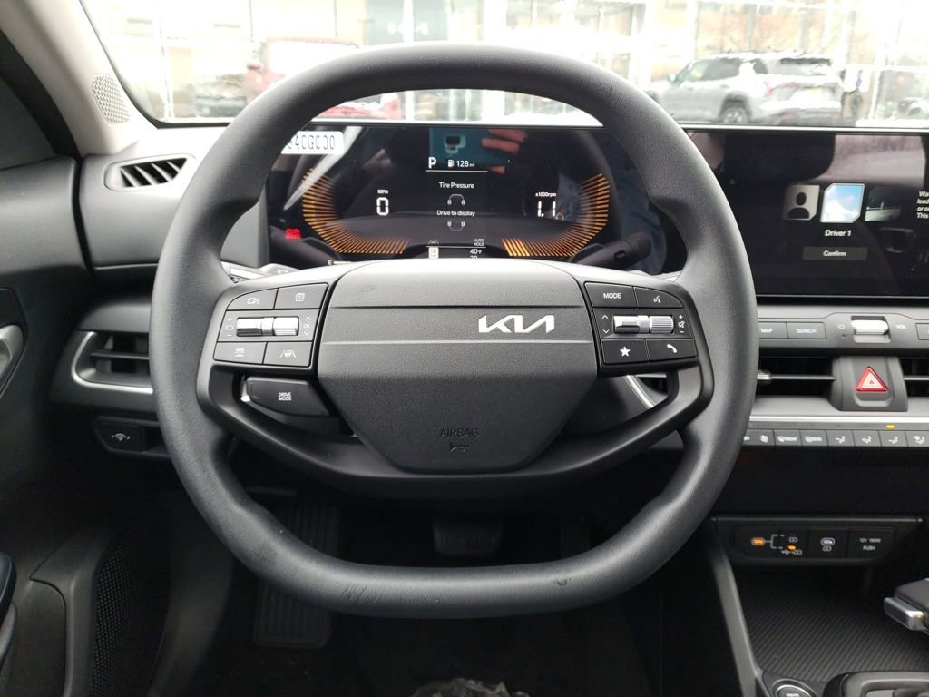 New 2025 Kia K4 LXS image 11