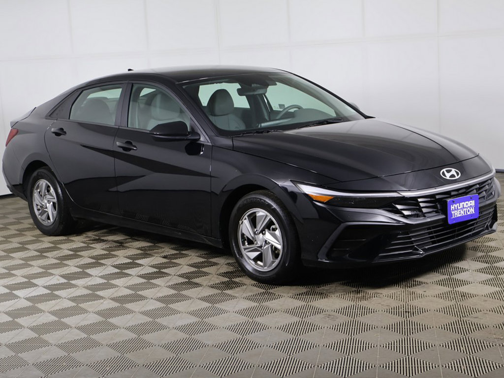 Certified 2025 Hyundai Elantra SE FWD image 42