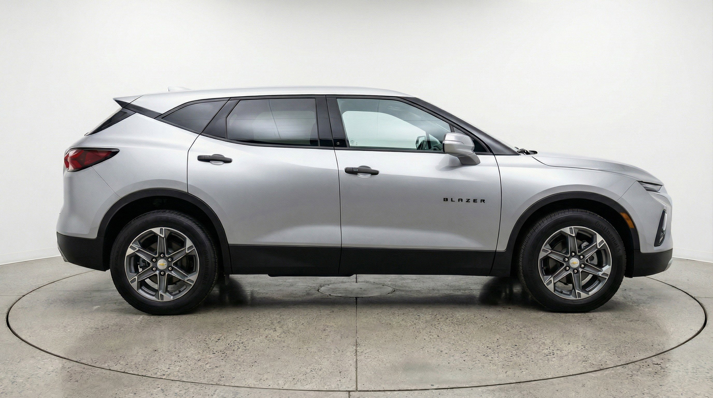 Used 2025 Chevrolet Blazer LT FWD image 11