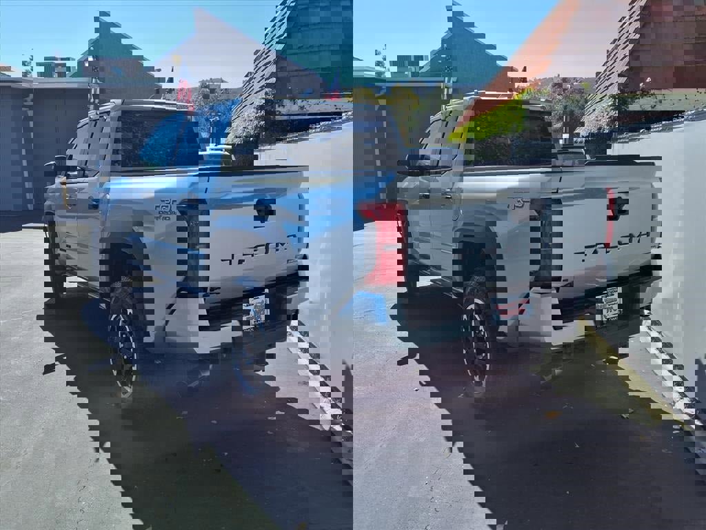 New 2025 Toyota Tacoma TRD Off-Road image 5