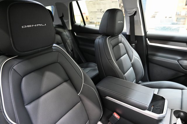 New 2026 GMC Terrain Denali w/ LPO, Black Badging Package image 8