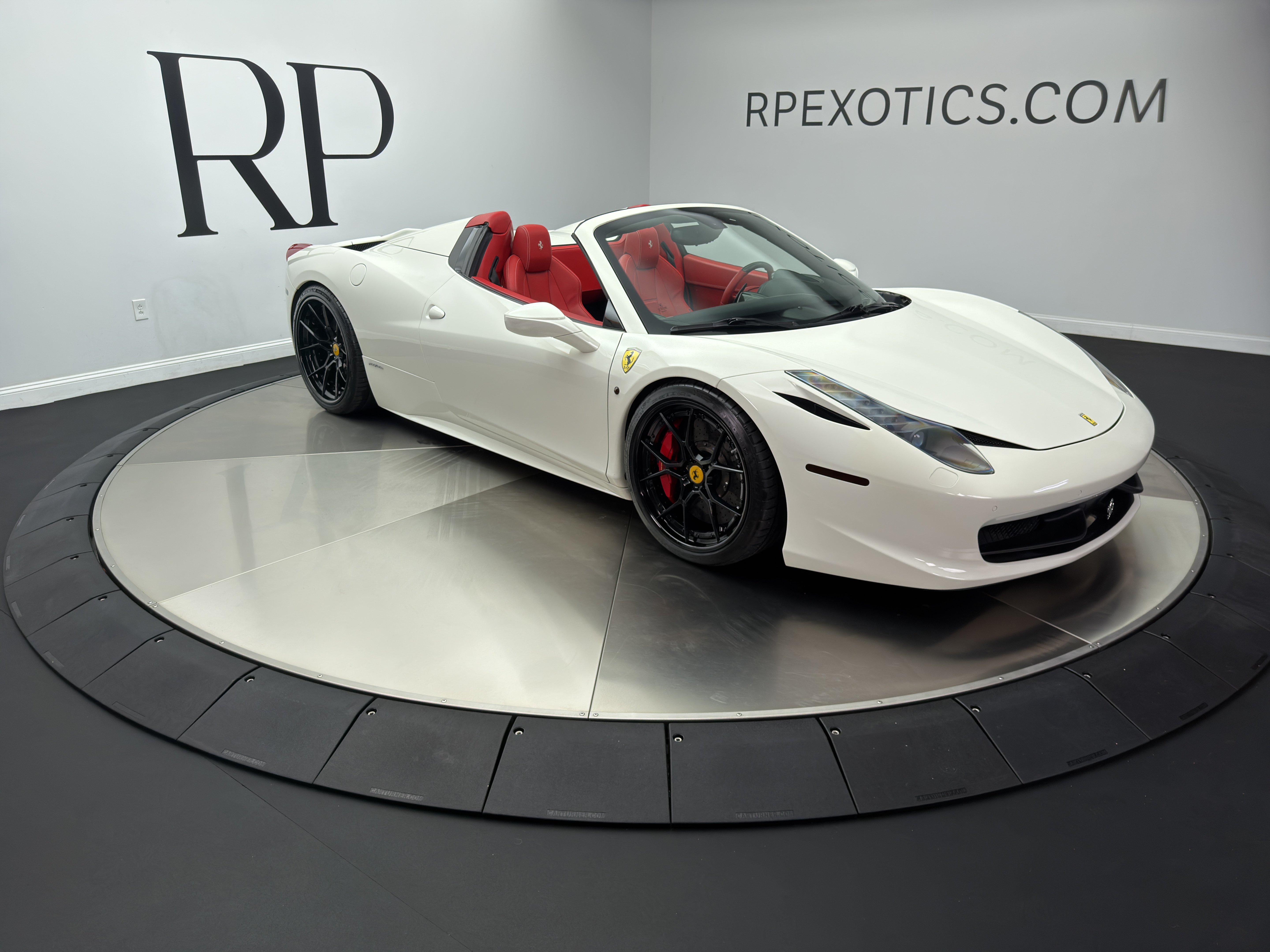 Used 2013 Ferrari 458 Spider RWD image 11