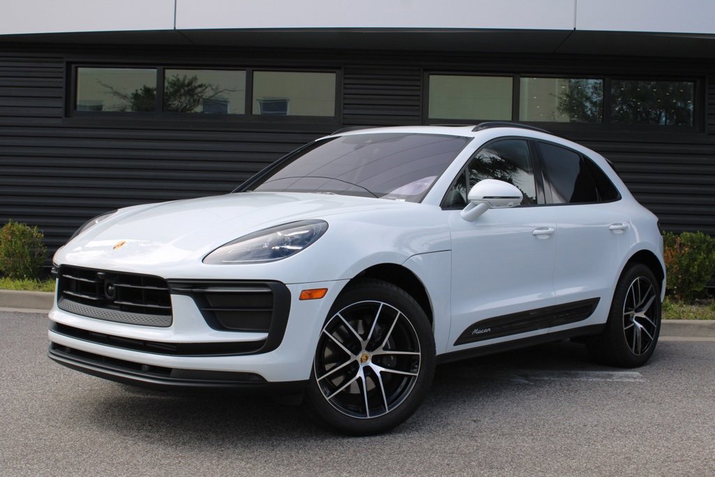 Used 2025 Porsche Macan image 1