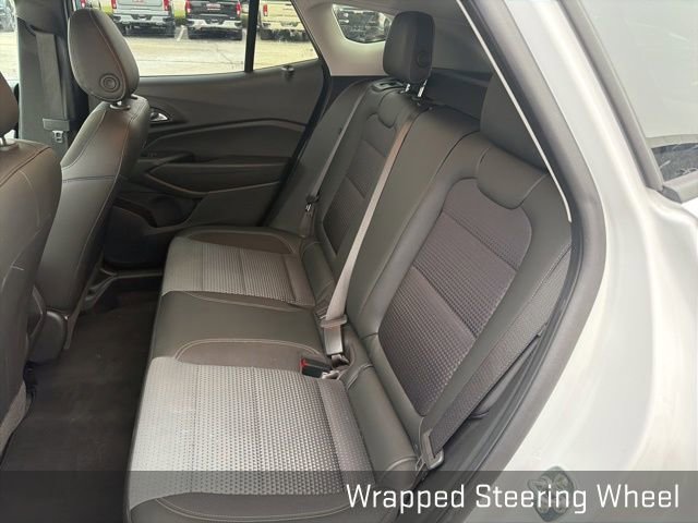 Used 2025 Chevrolet Trax LT w/ LT Convenience Package image 24