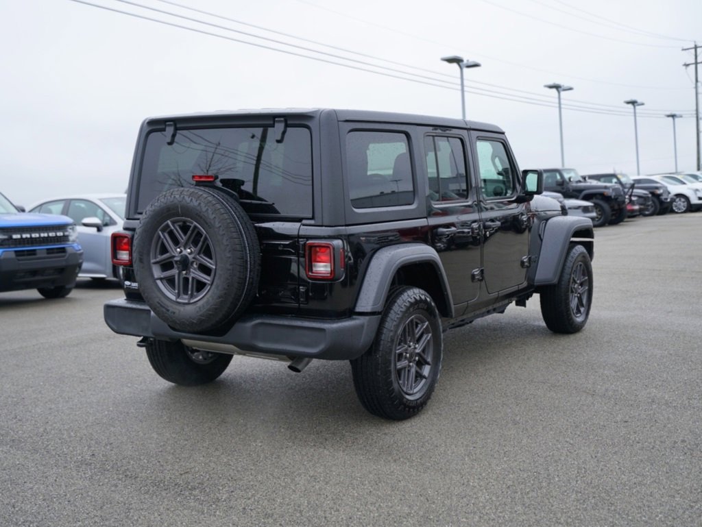 Used 2025 Jeep Wrangler Sport S image 5