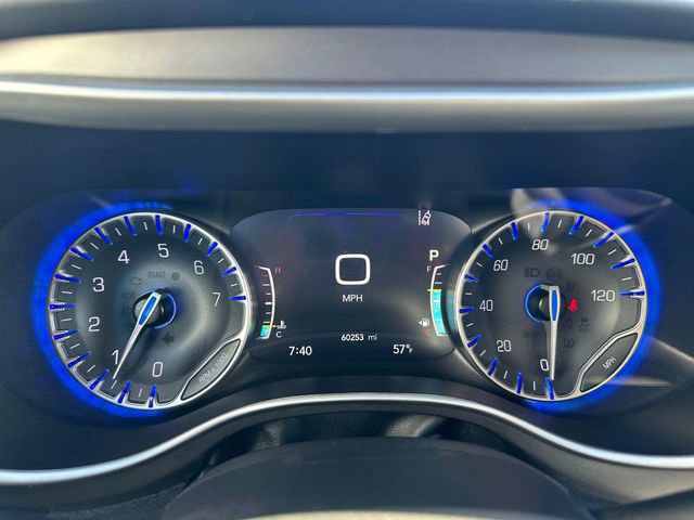 Used 2023 Chrysler Pacifica Touring-L image 18