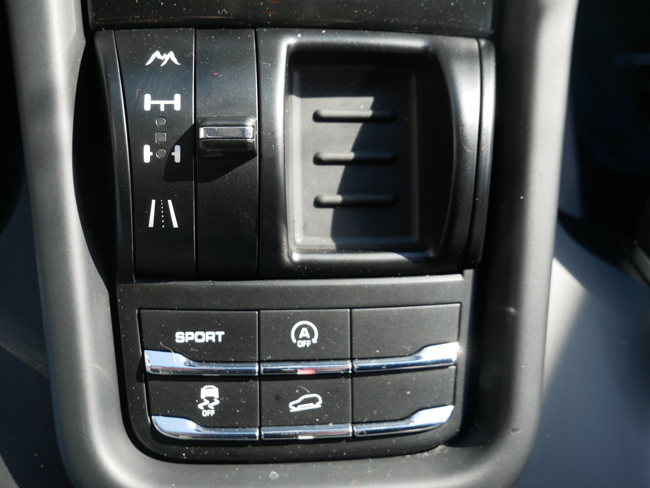 Used 2011 Porsche Cayenne S image 19