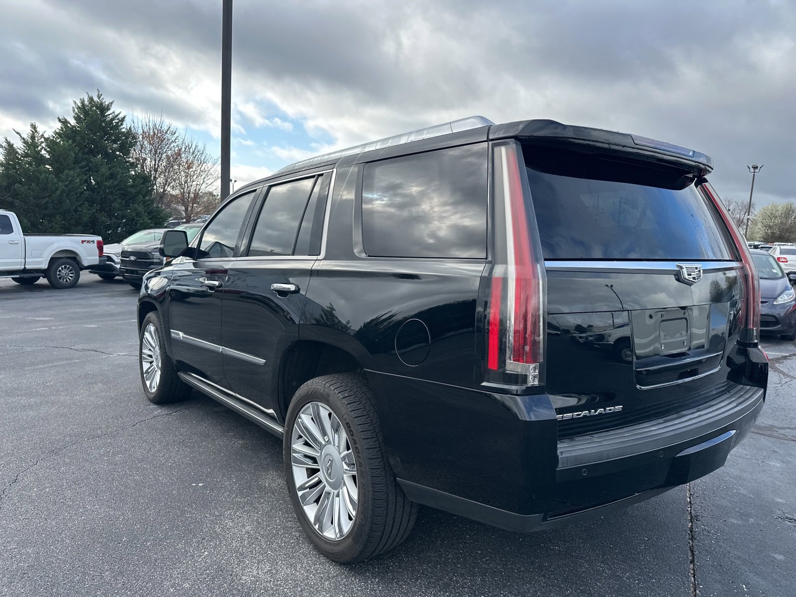 Used 2016 Cadillac Escalade Platinum image 4