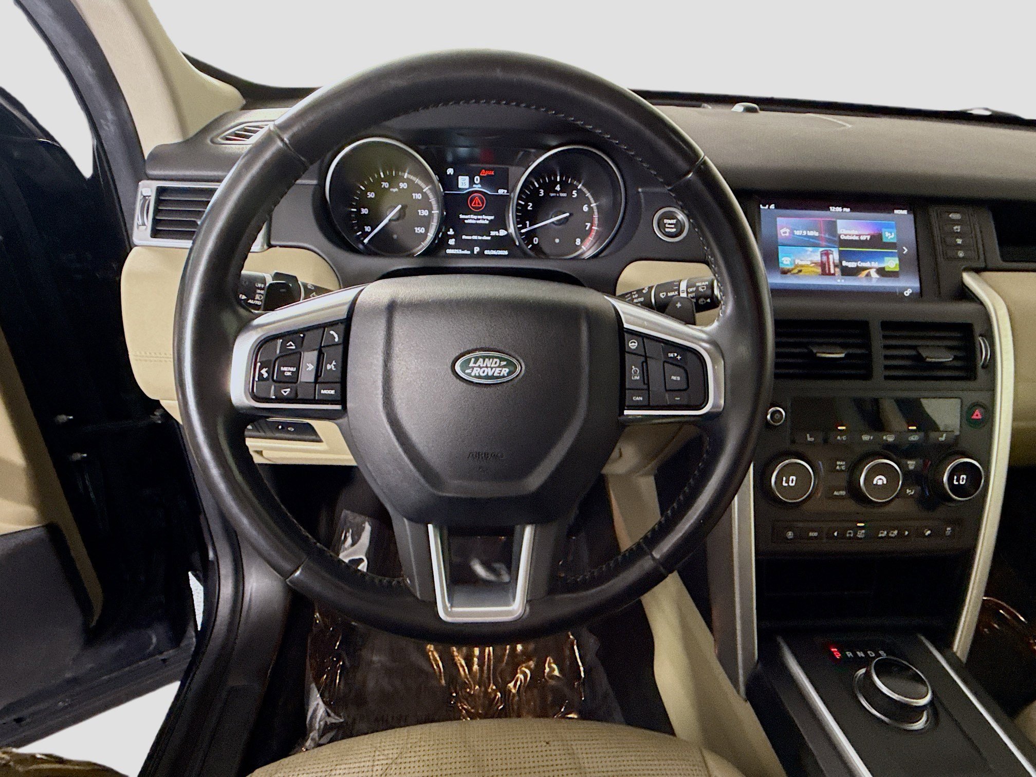 Used 2018 Land Rover Discovery Sport HSE image 13