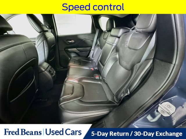 Used 2019 Jeep Cherokee Latitude Plus w/ Cold Weather Group AWD/4WD image 28