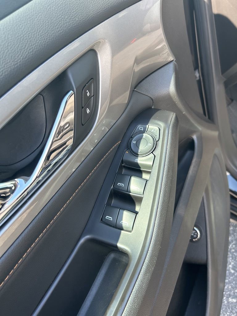 Used 2020 Chevrolet Traverse LT FWD image 27