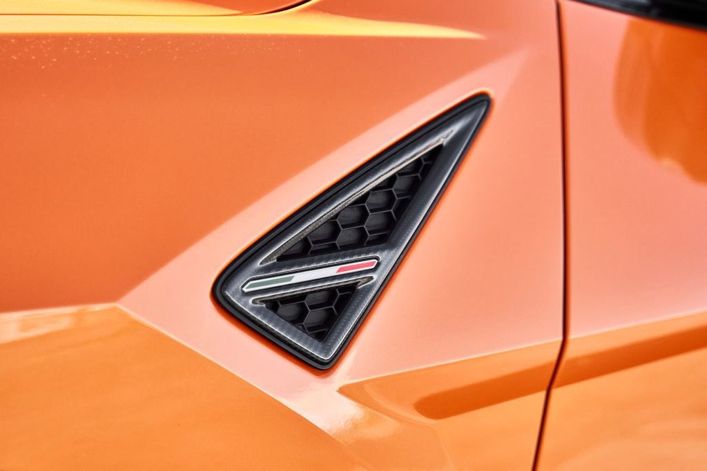 Used 2022 Lamborghini Urus AWD/4WD image 9
