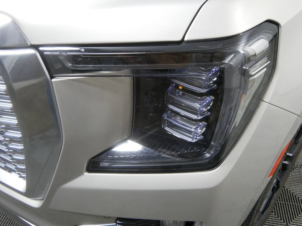 Used 2024 GMC Yukon XL Denali AWD/4WD image 12