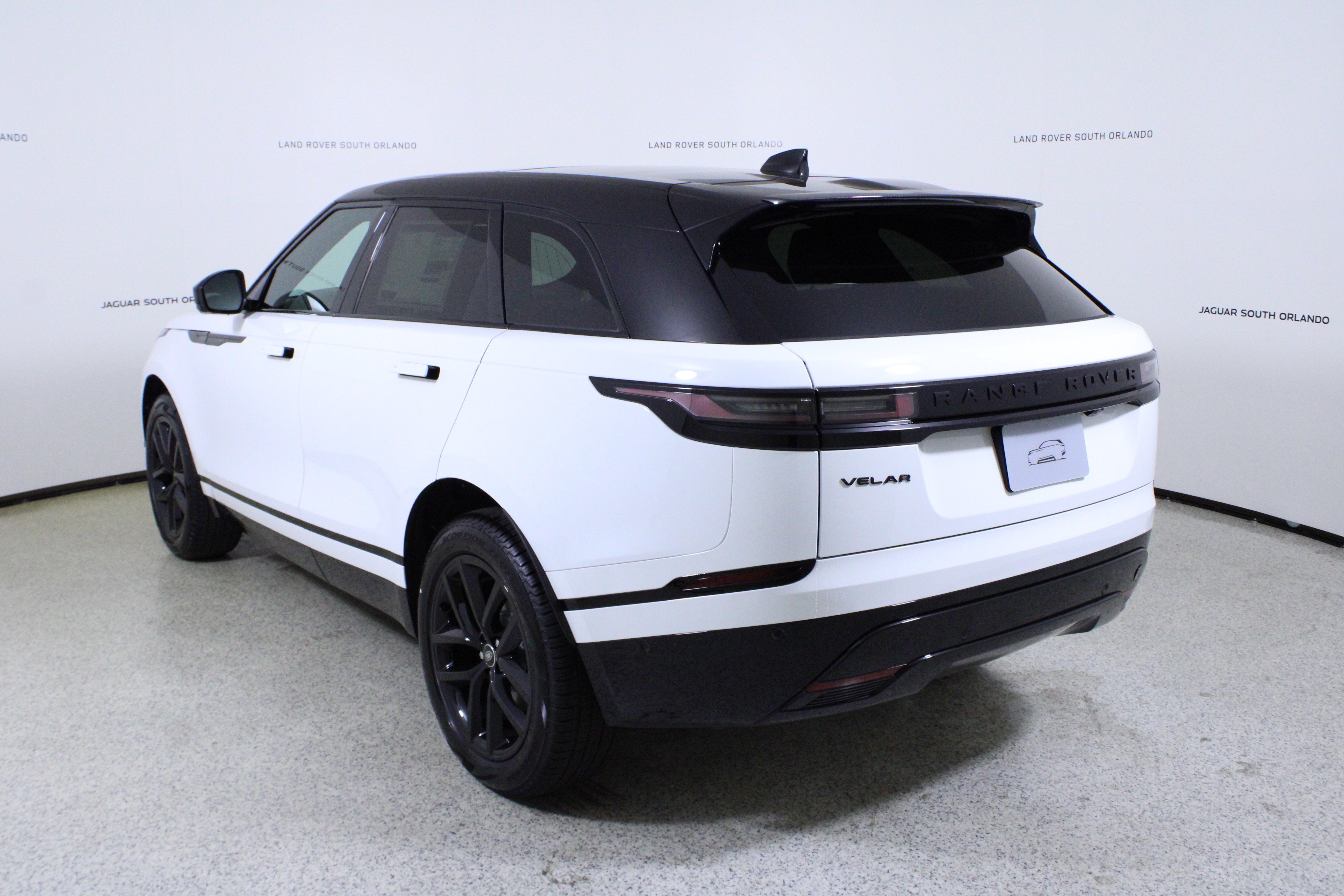 New 2026 Land Rover Range Rover Velar Dynamic SE image 5