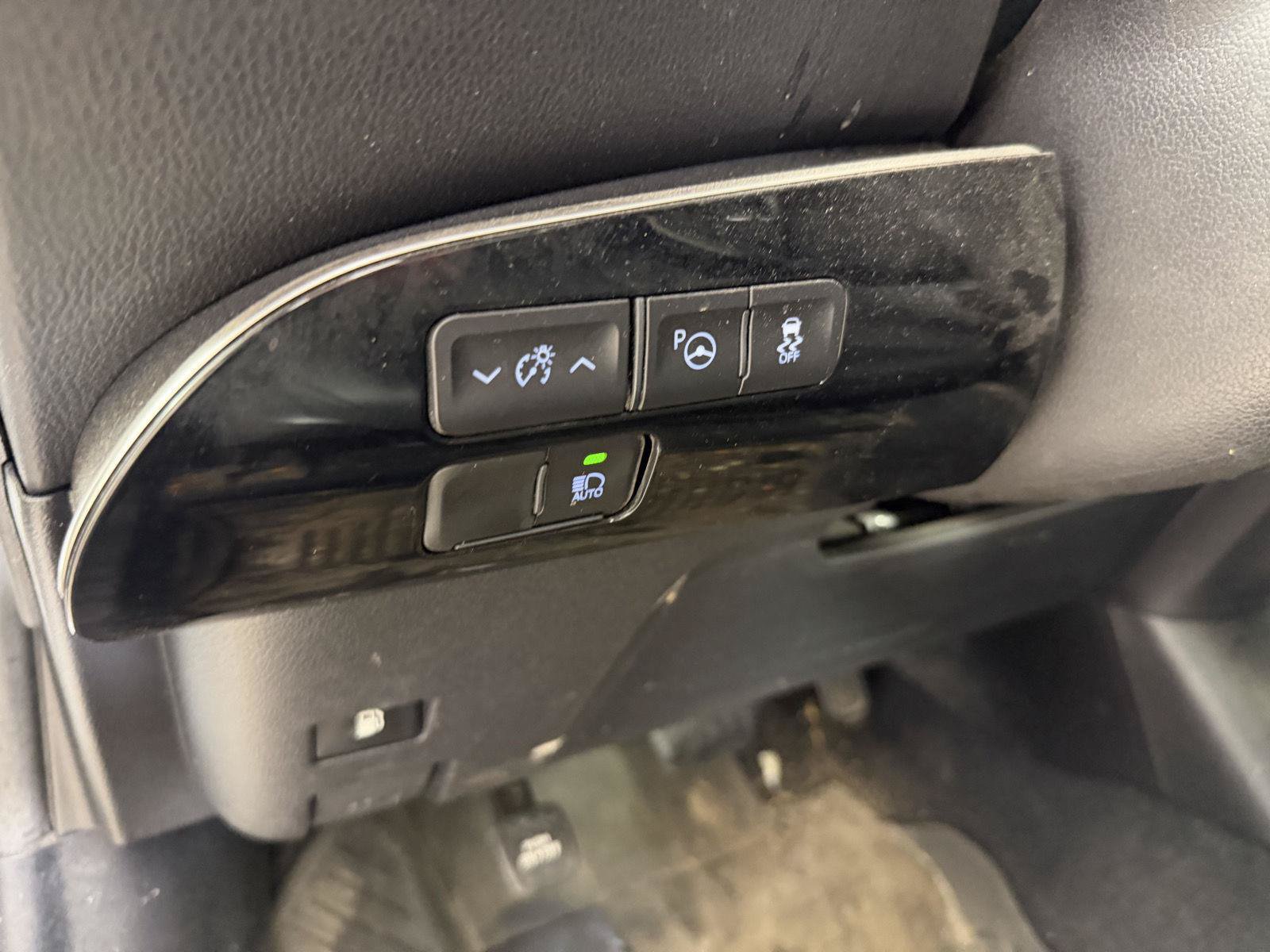 Used 2022 Toyota Prius AWD image 20