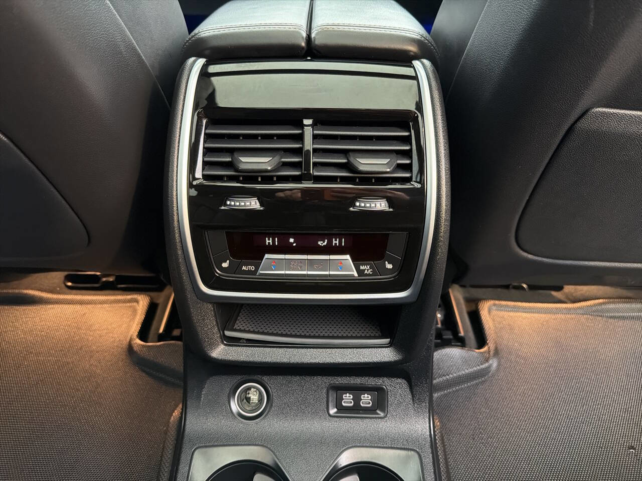 Used 2019 BMW X7 xDrive50i w/ M Sport Package image 29