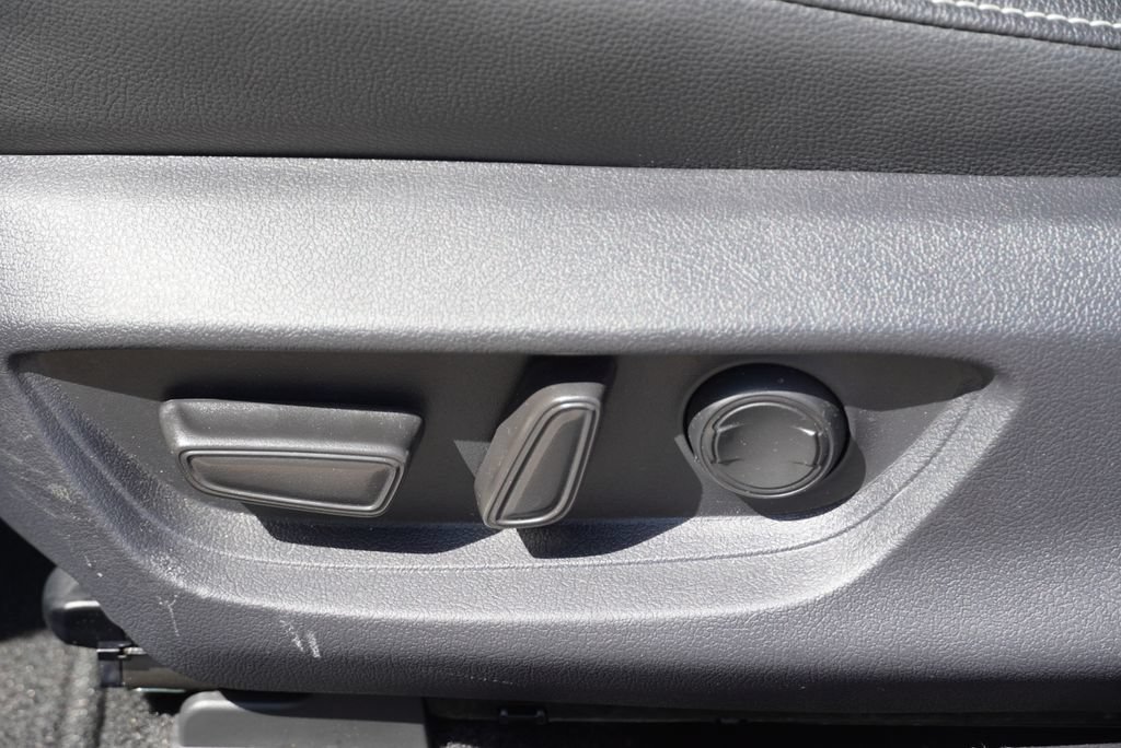 Used 2026 Toyota Camry Hybrid FWD image 20