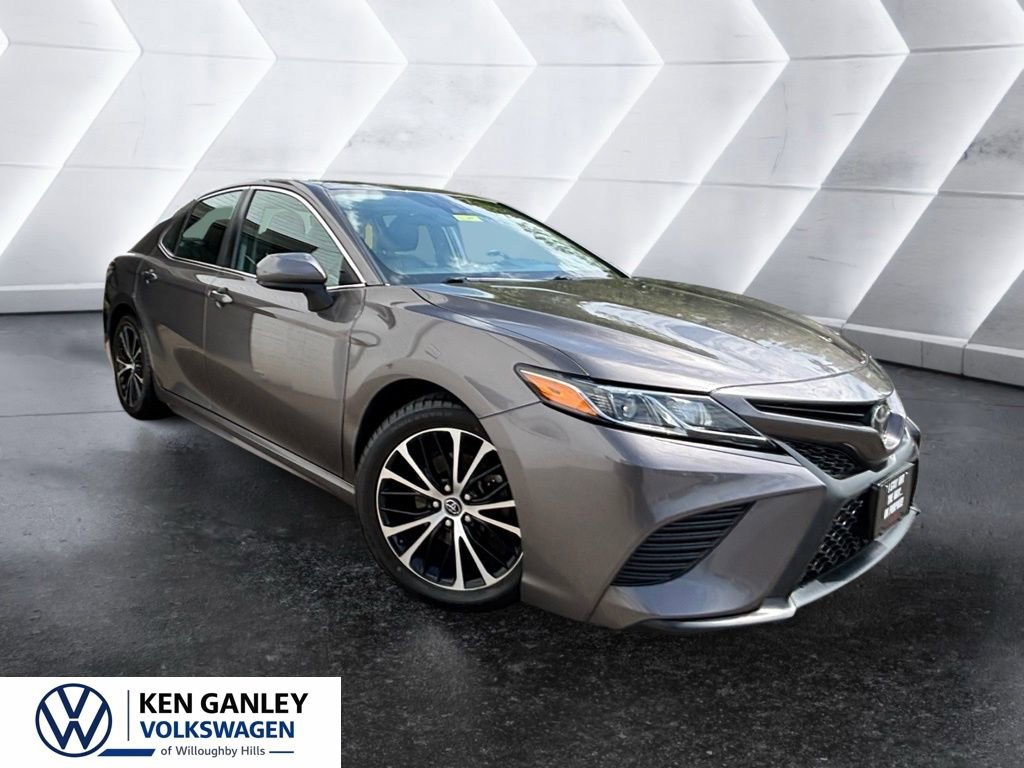 Used 2020 Toyota Camry SE FWD image 5