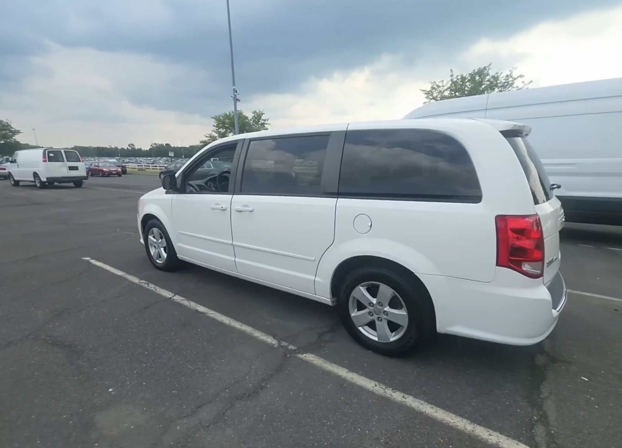 Used 2013 Dodge Grand Caravan SE FWD image 4