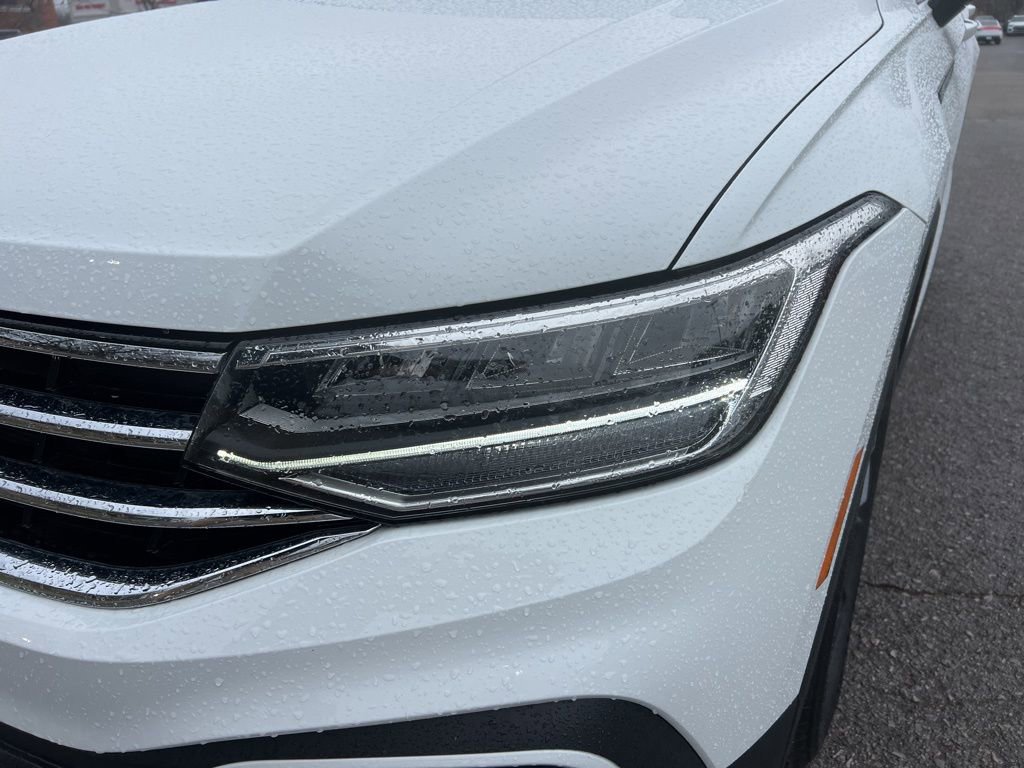 Used 2022 Volkswagen Tiguan SE image 9