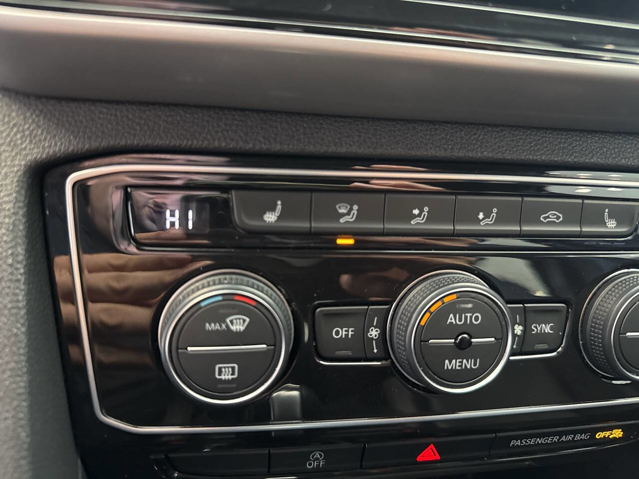 Used 2020 Volkswagen Atlas Cross Sport SEL AWD/4WD image 28