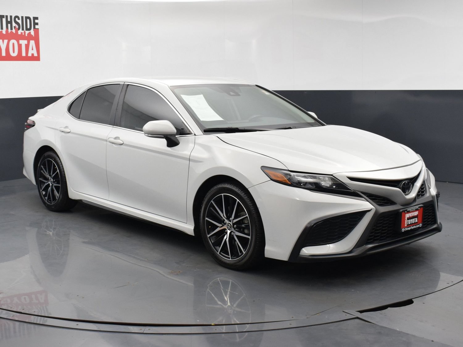 Used 2024 Toyota Camry SE FWD image 6
