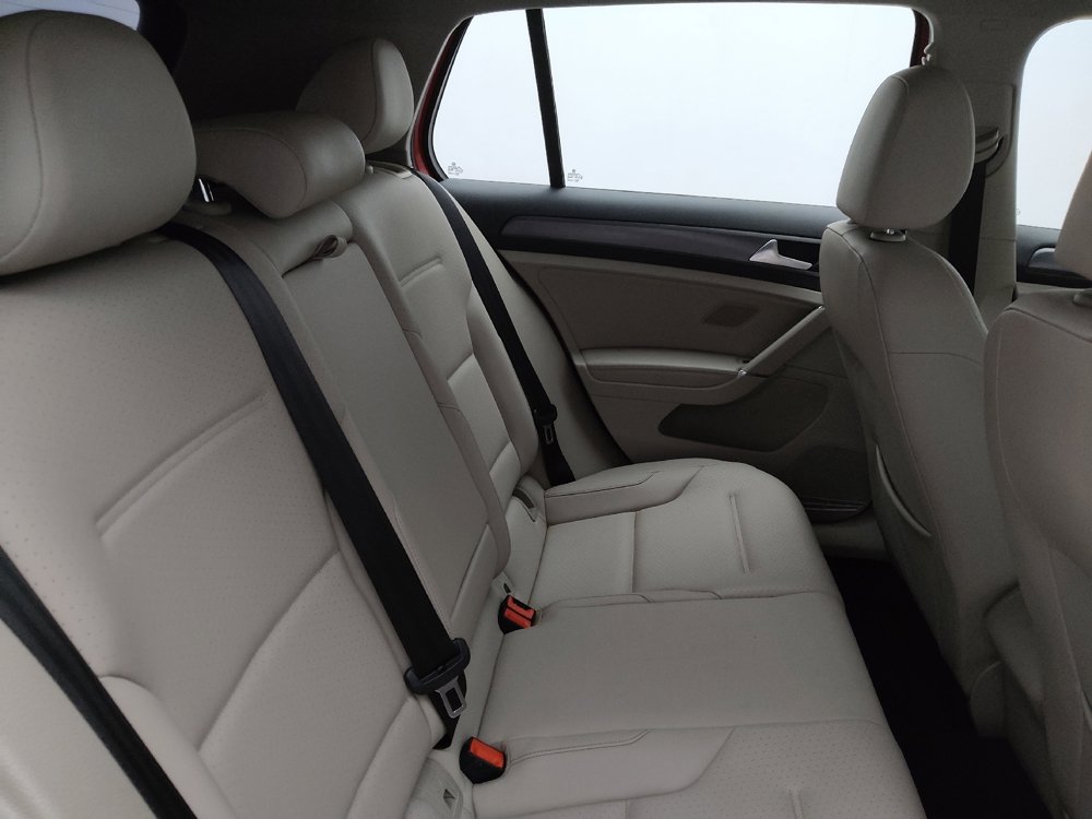 Used 2018 Volkswagen Golf SE image 19