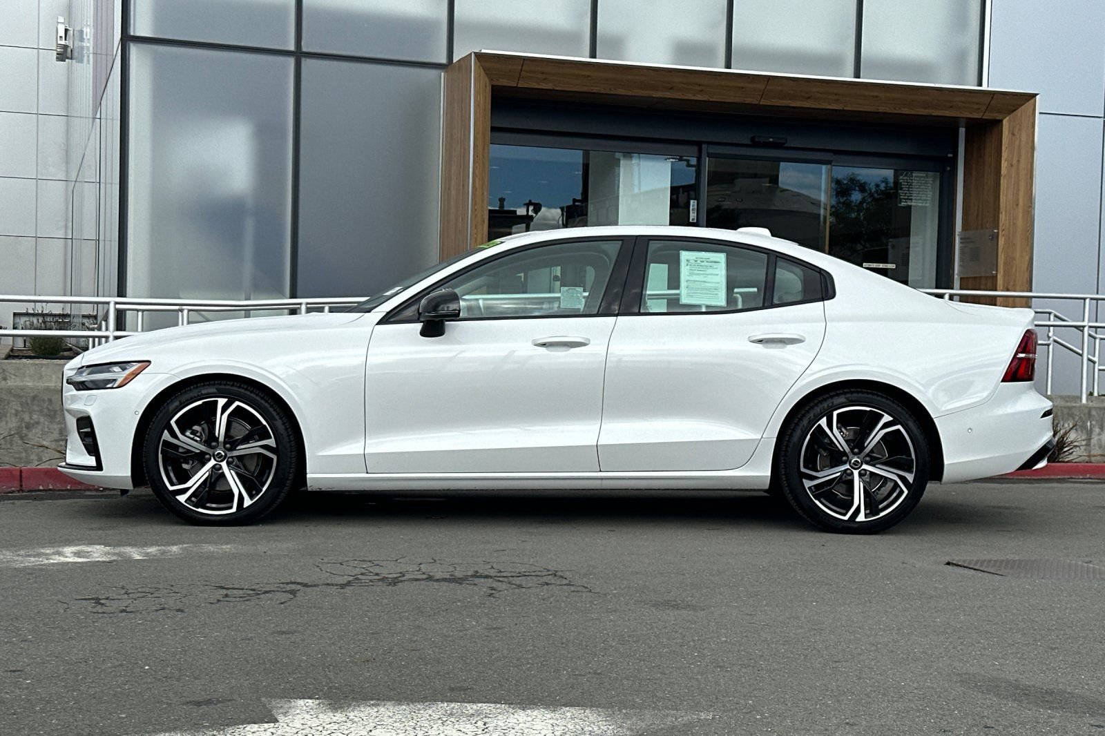 Certified 2024 Volvo S60 B5 Ultimate w/ Climate Package AWD/4WD image 6