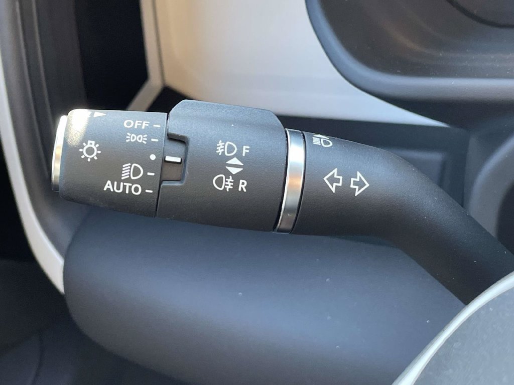 New 2026 Land Rover Defender 110 X-Dynamic SE AWD/4WD image 28