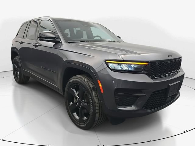 Used 2023 Jeep Grand Cherokee Altitude AWD/4WD image 2