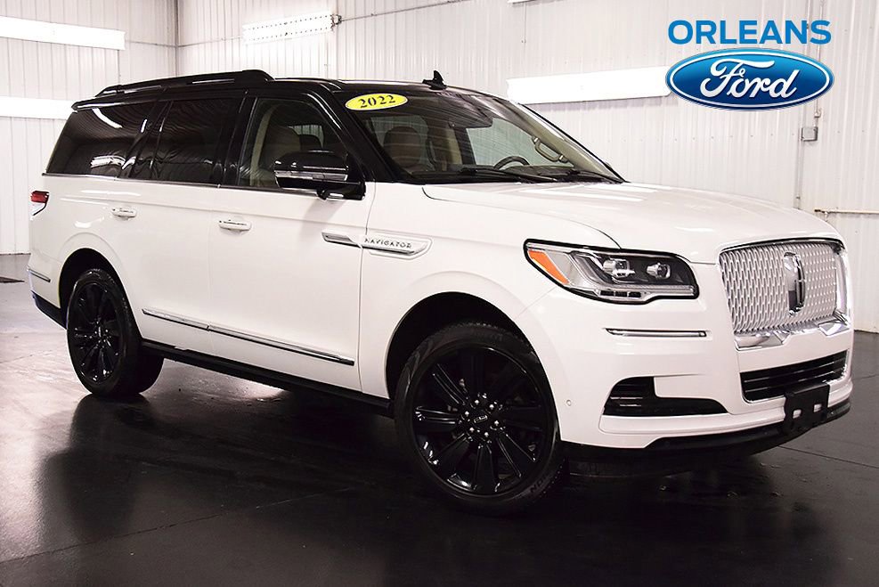 Used 2022 Lincoln Navigator Reserve image 1