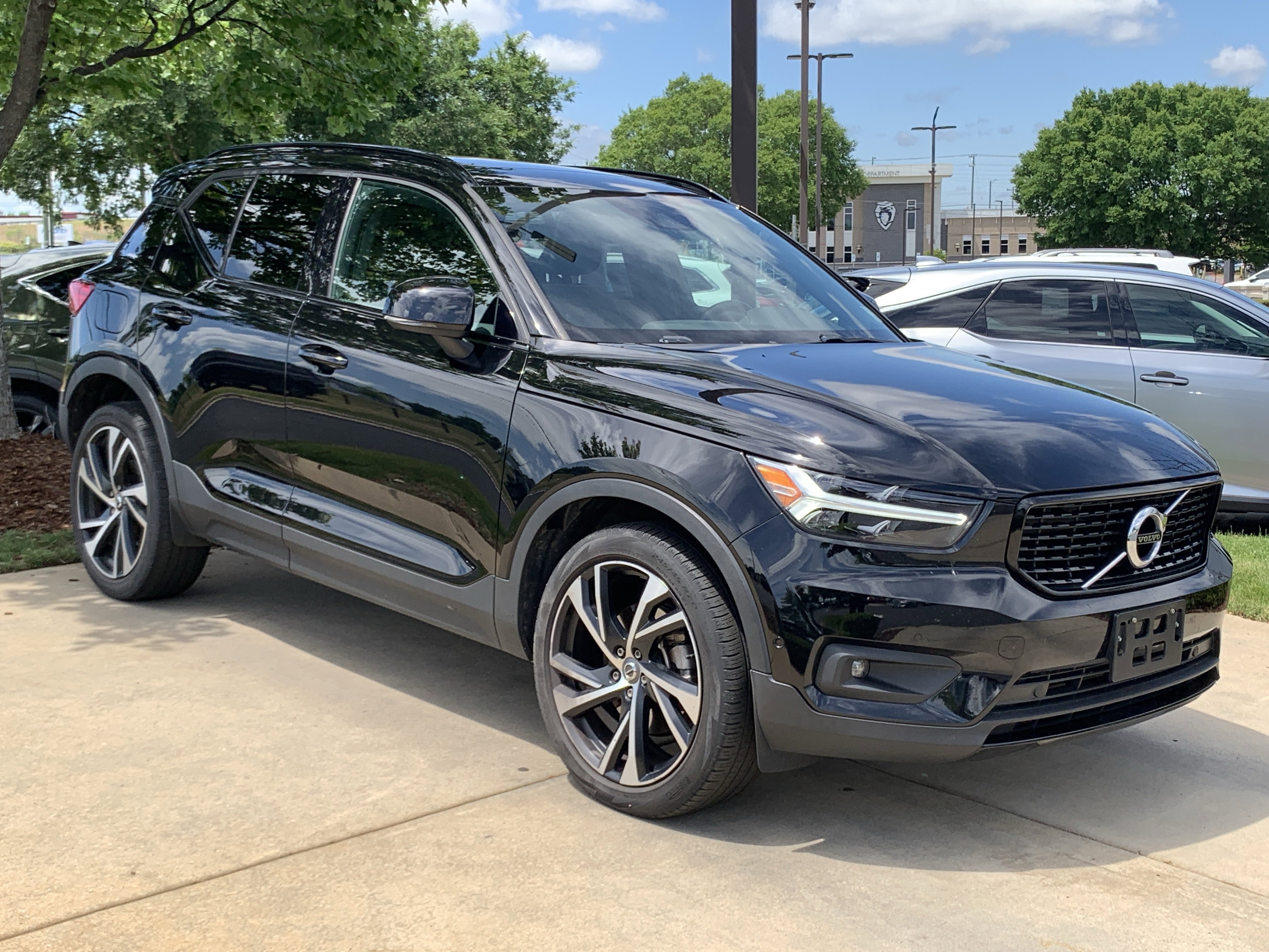Used 2019 Volvo XC40 T5 R-Design AWD/4WD image 3
