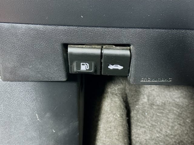 Used 2024 Nissan Versa SV FWD image 11