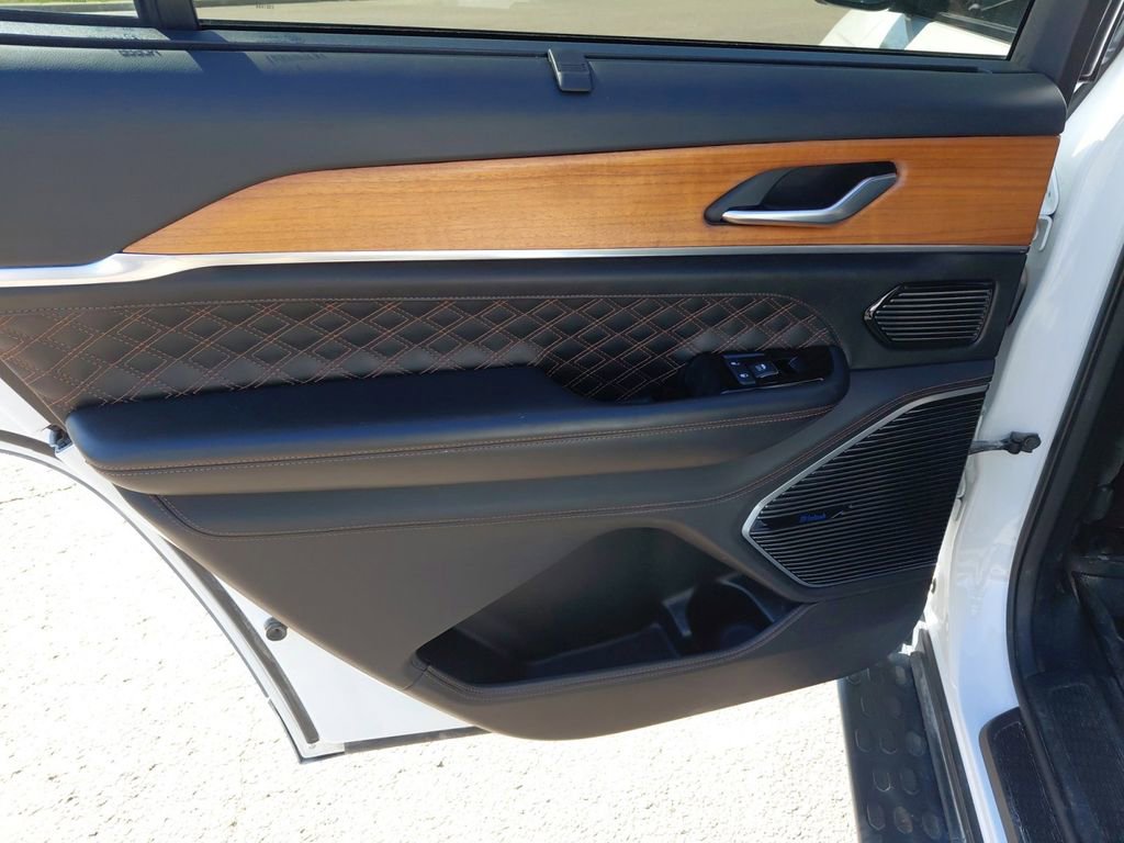 Used 2021 Jeep Grand Cherokee L Summit image 22