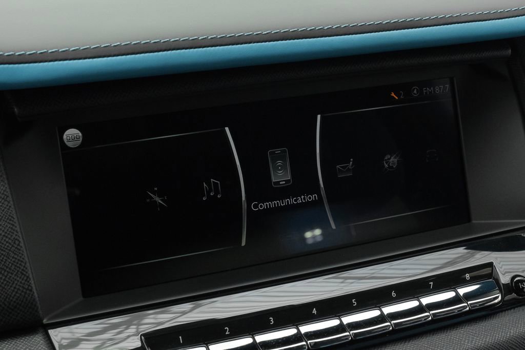 Used 2022 Rolls-Royce Cullinan w/ Cullinan Package image 32