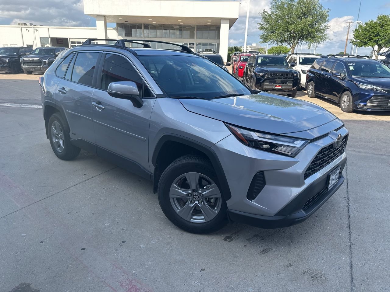 Used 2025 Toyota RAV4 XLE w/ Convenience Package image 2
