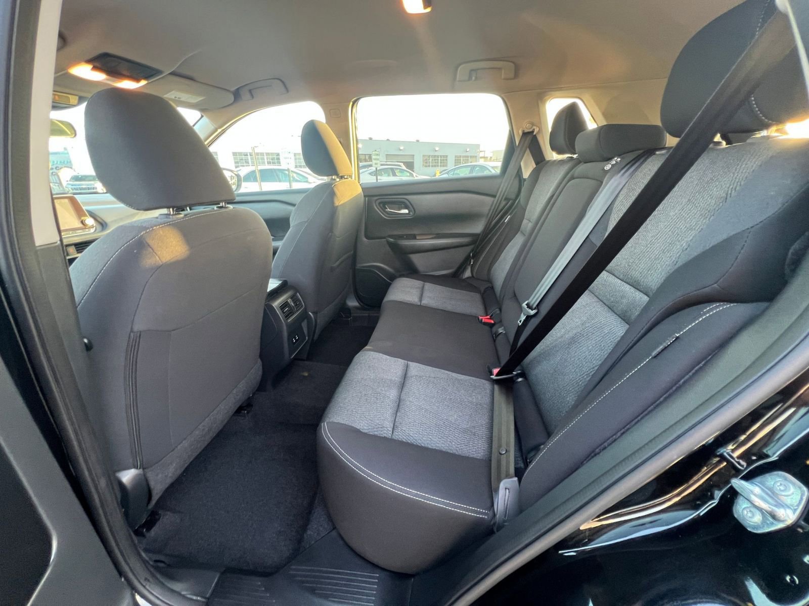 Used 2025 Nissan Rogue SV AWD/4WD image 29