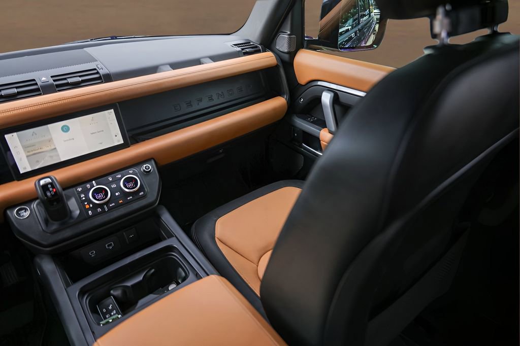 Used 2024 Land Rover Defender 110 X-Dynamic SE image 27