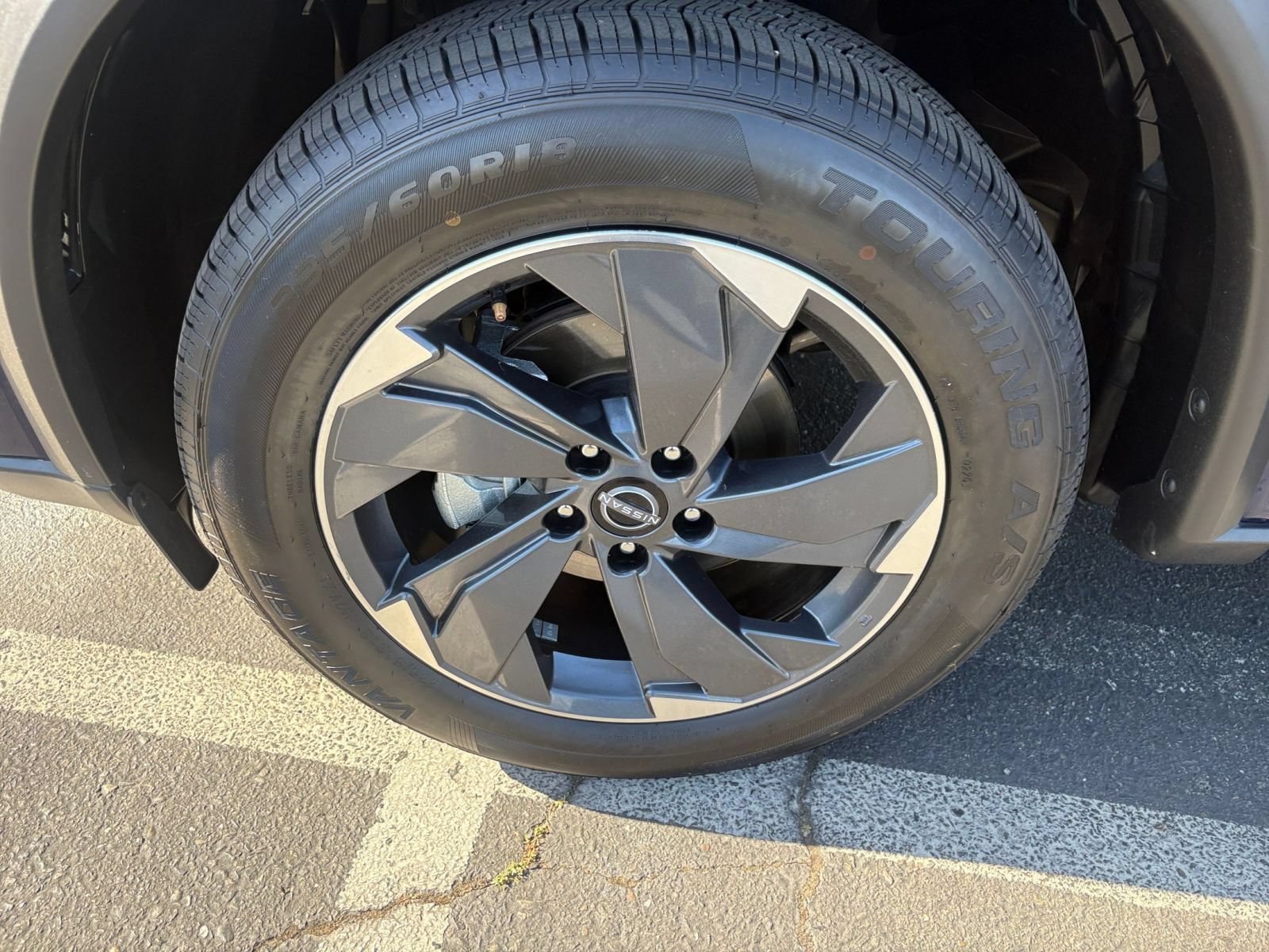 Used 2025 Nissan Rogue SV FWD image 32