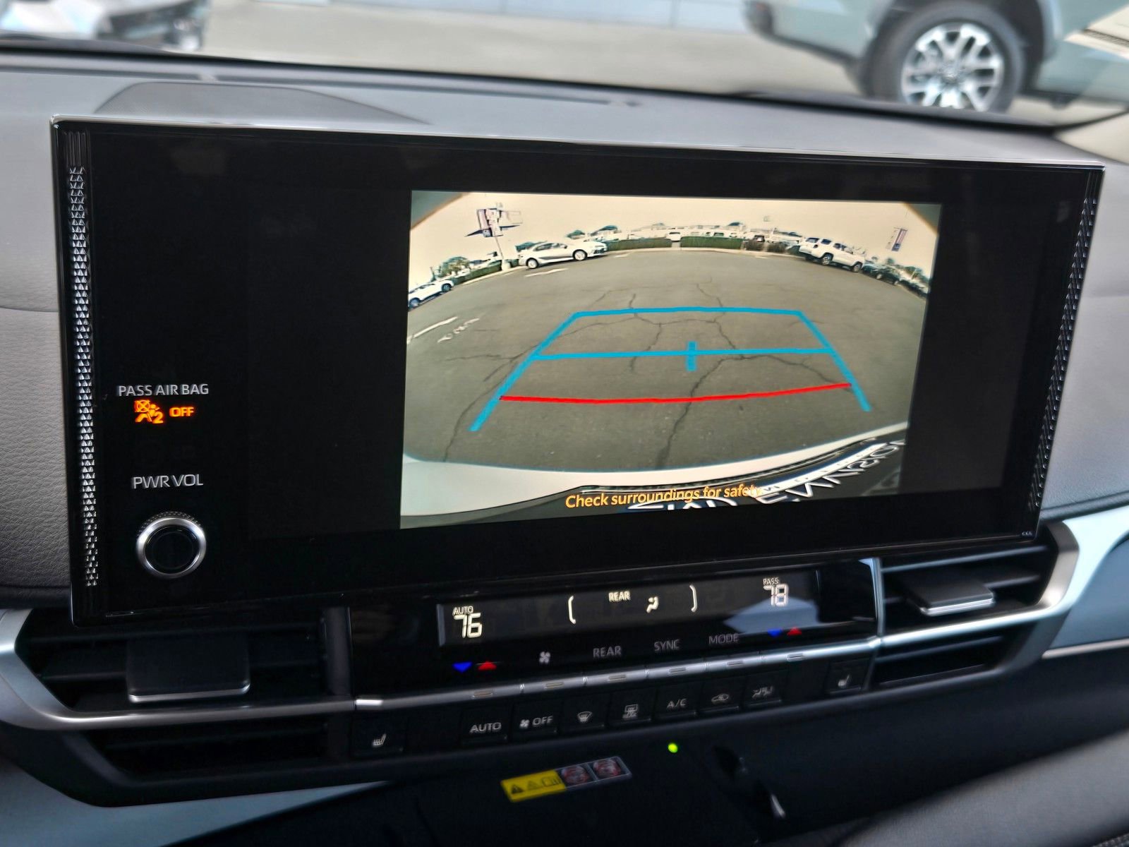 Used 2025 Toyota Sienna XLE w/ XLE Plus Package FWD image 15