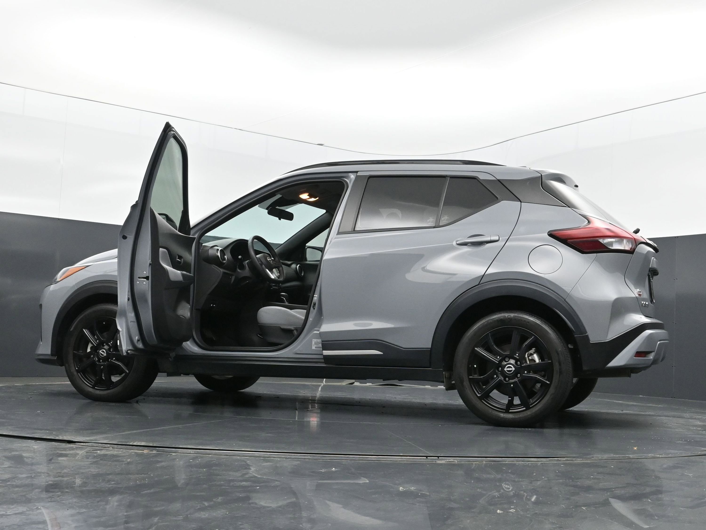 Used 2023 Nissan Kicks SR w/ SR Premium Package image 37