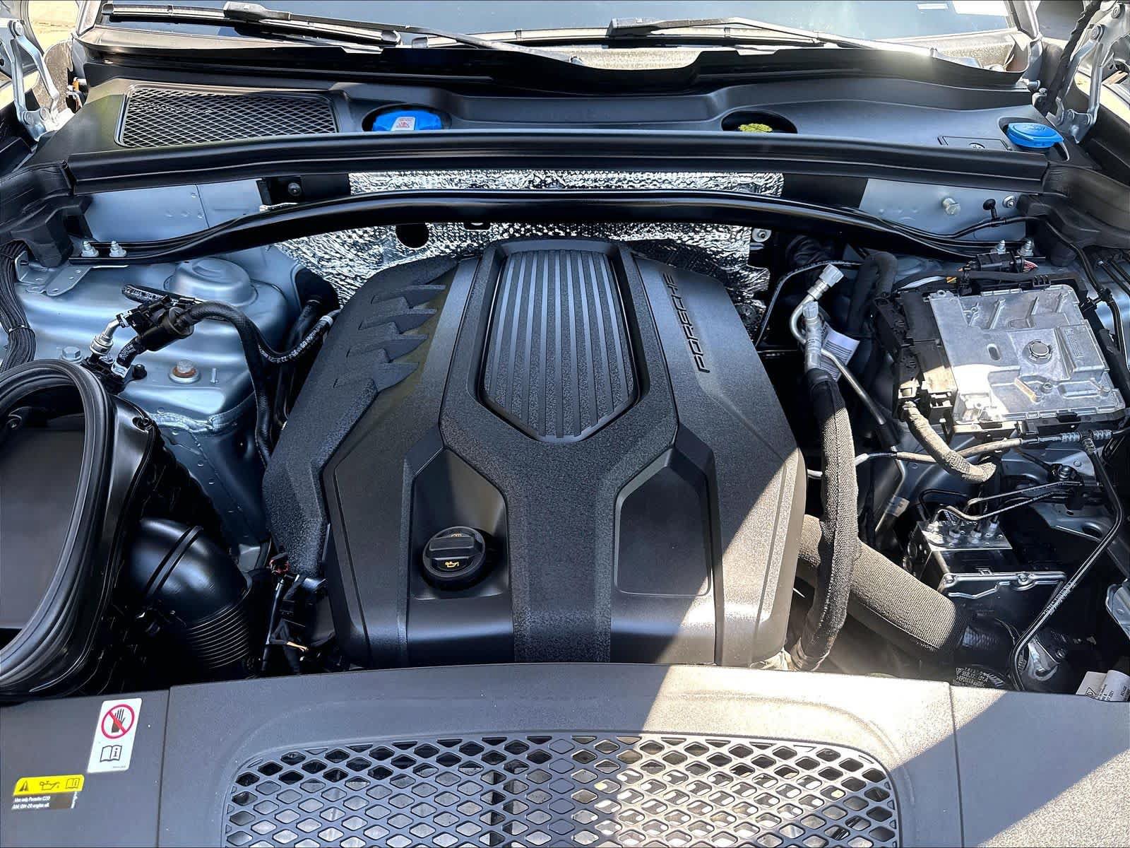 Used 2023 Porsche Macan AWD/4WD image 10