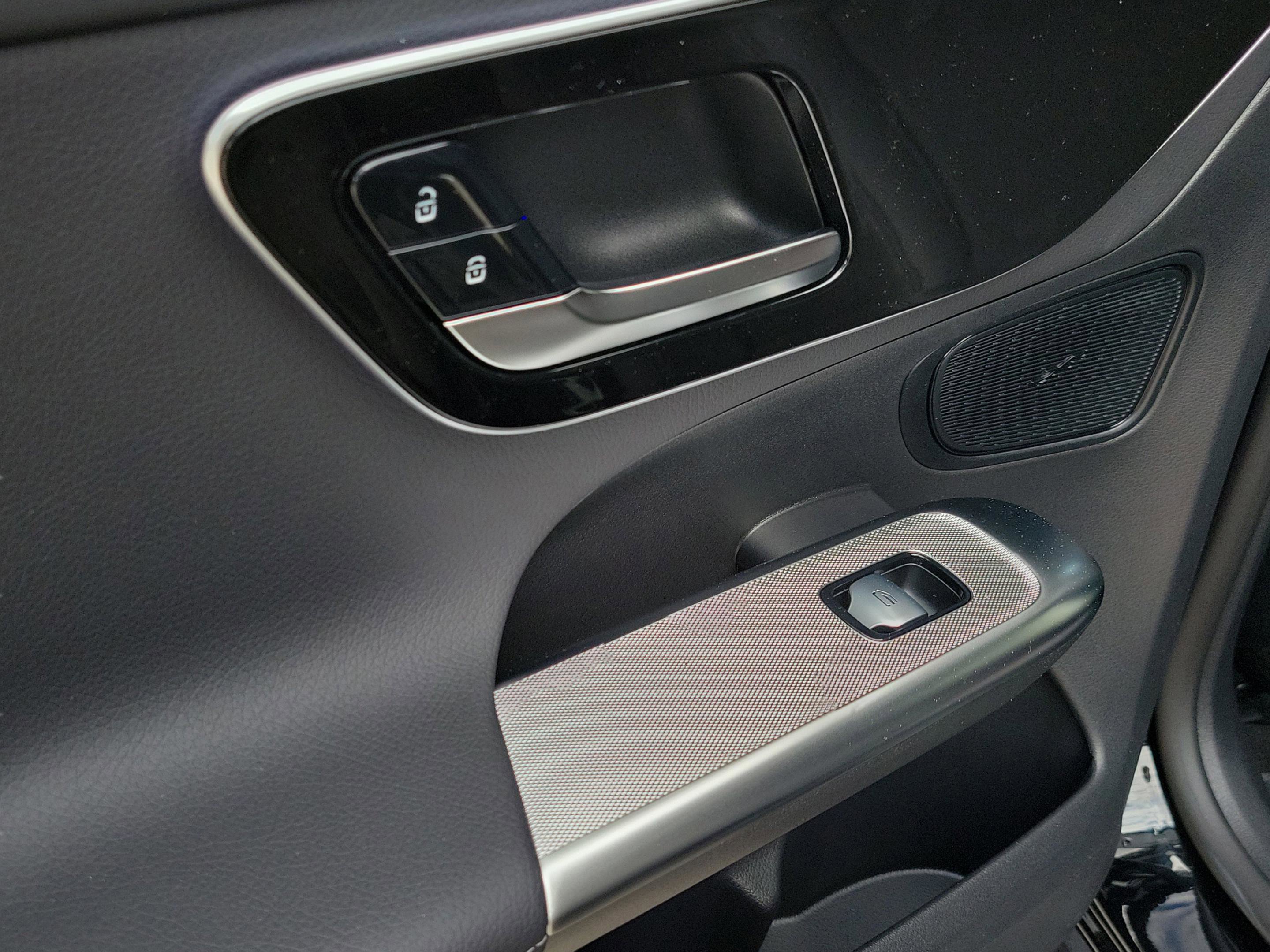 Used 2026 Mercedes-Benz GLC 300 image 7