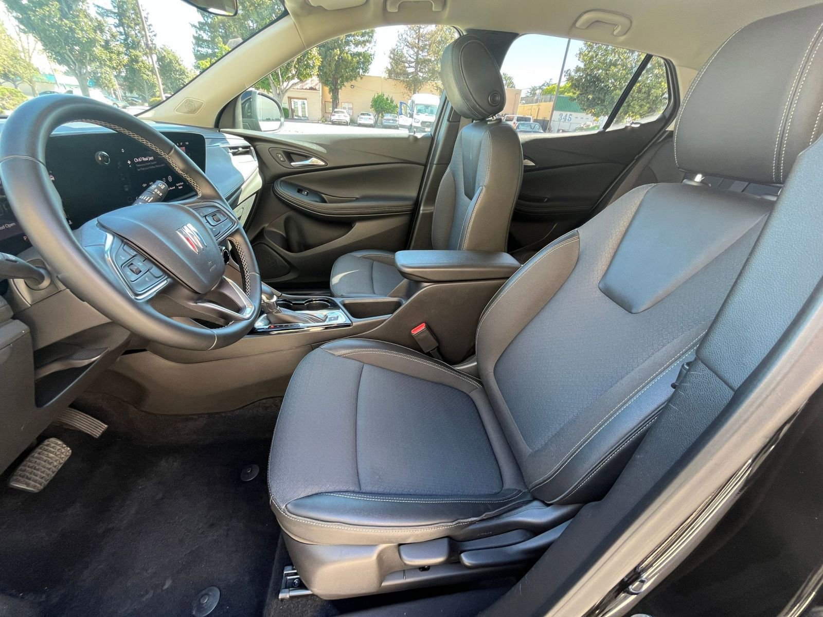 Used 2025 Buick Encore GX Preferred image 25