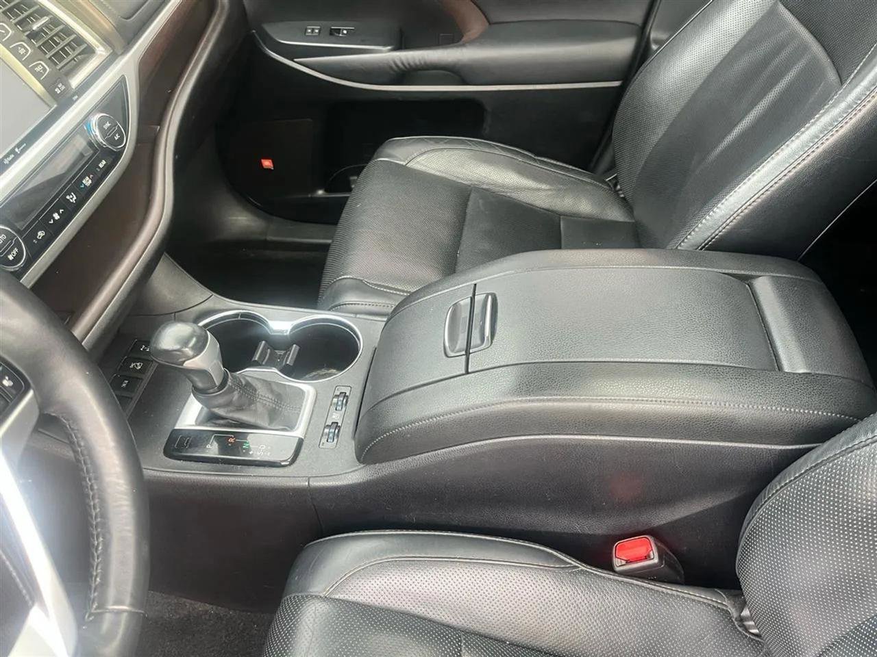 Used 2015 Toyota Highlander Limited image 16