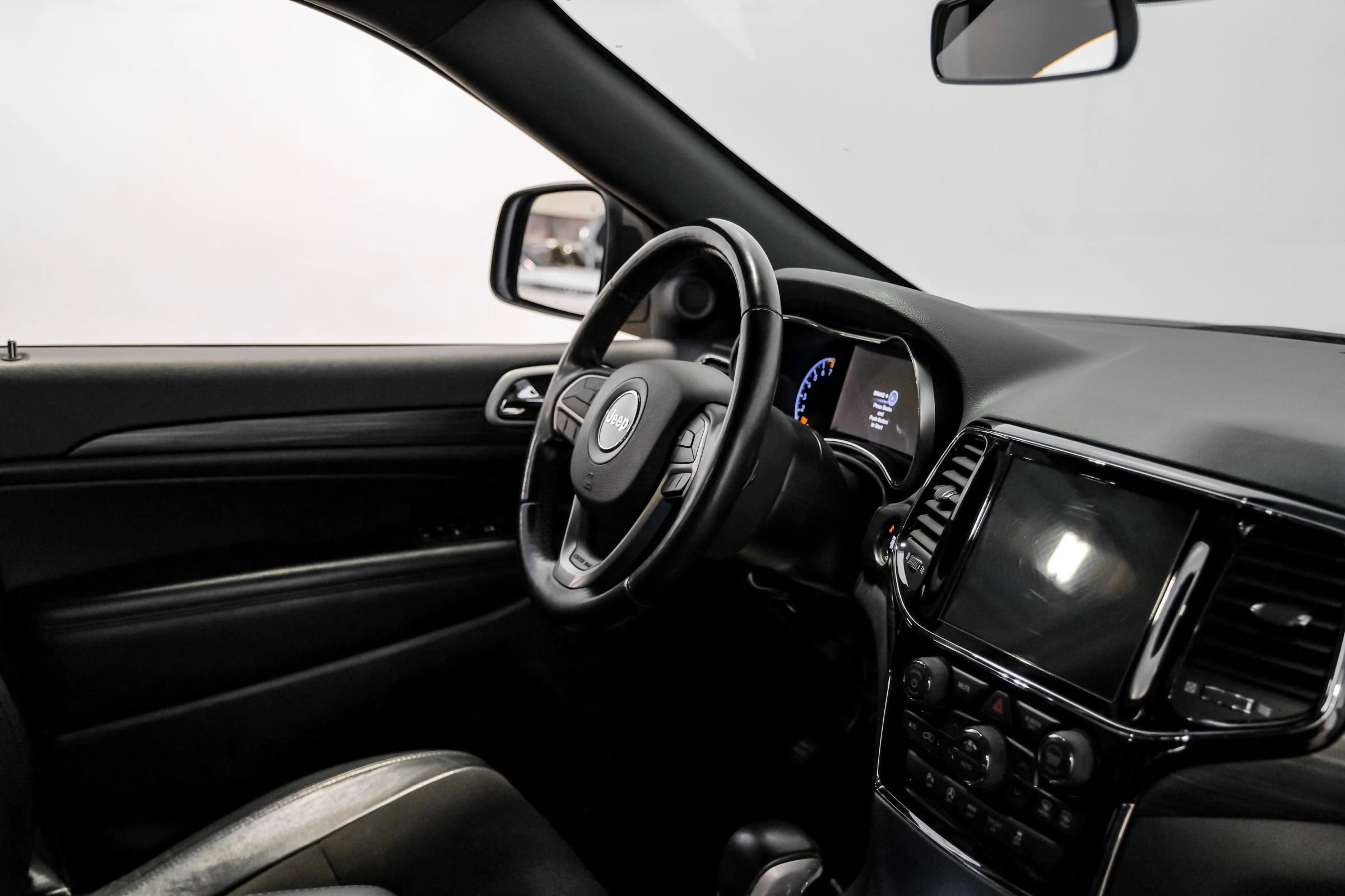 Used 2021 Jeep Grand Cherokee Laredo X RWD image 8