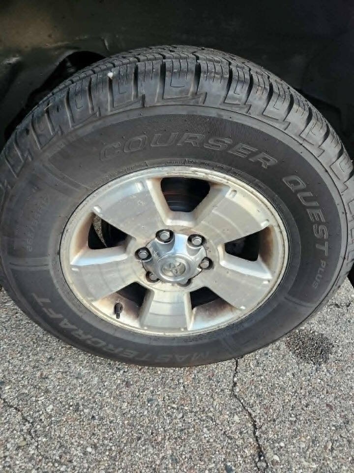 Used 2005 Toyota 4Runner SR5 AWD/4WD image 32